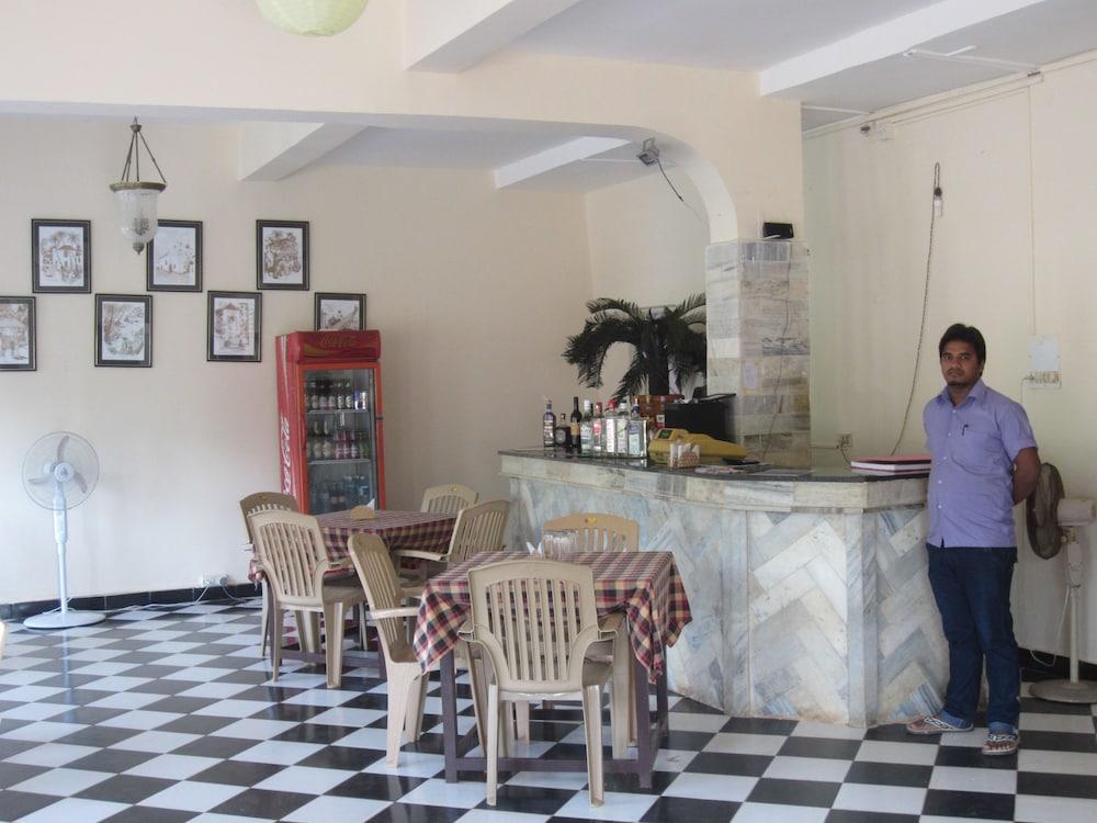 Hotel Riverside Baga Luaran gambar