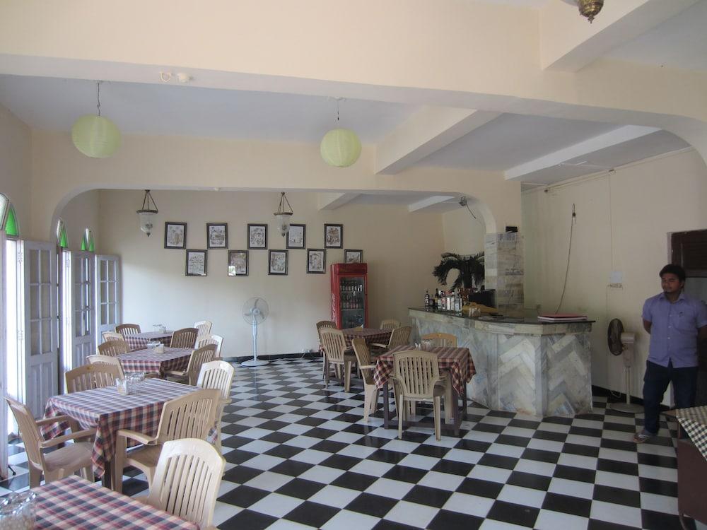 Hotel Riverside Baga Luaran gambar
