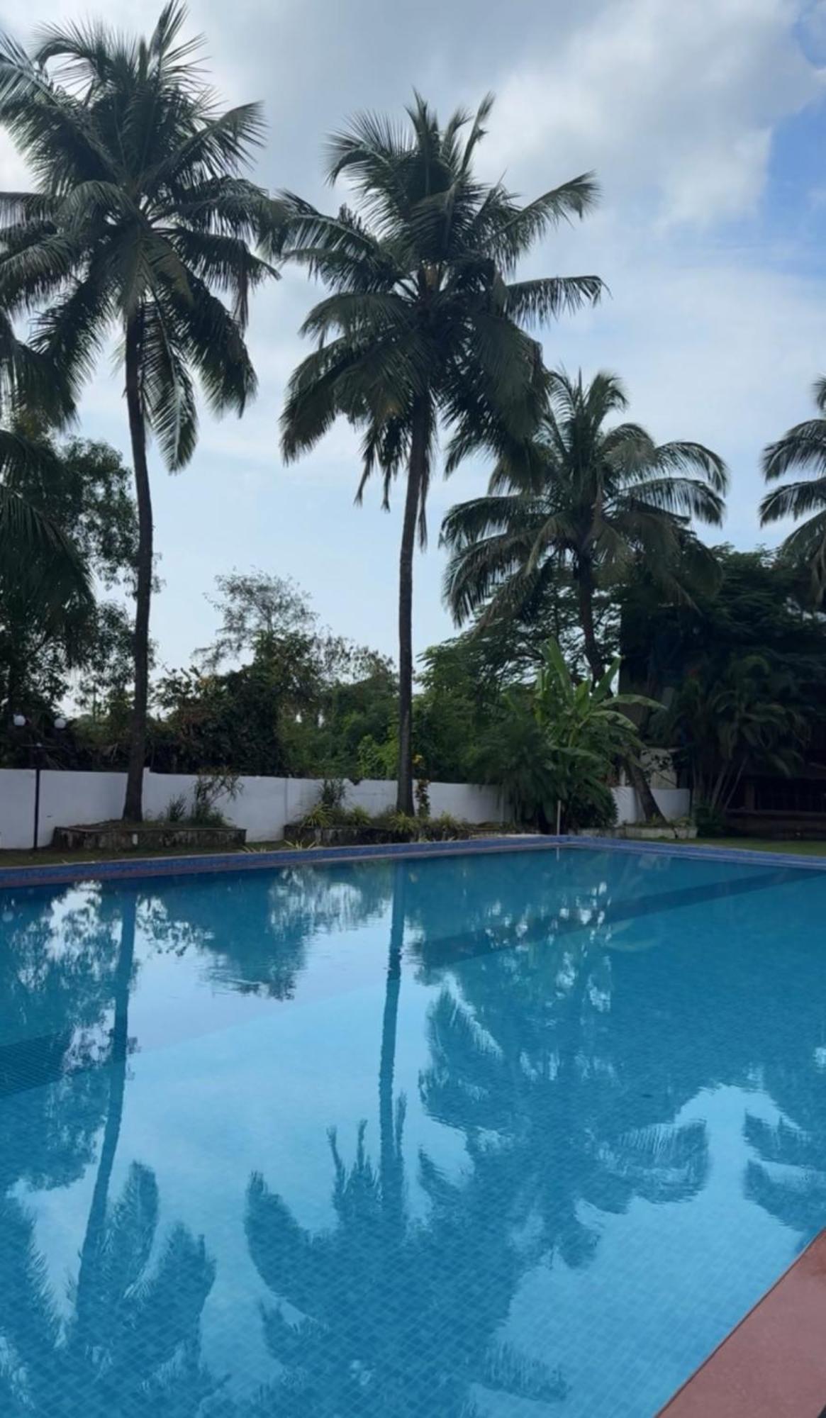 Hotel Riverside Baga Luaran gambar