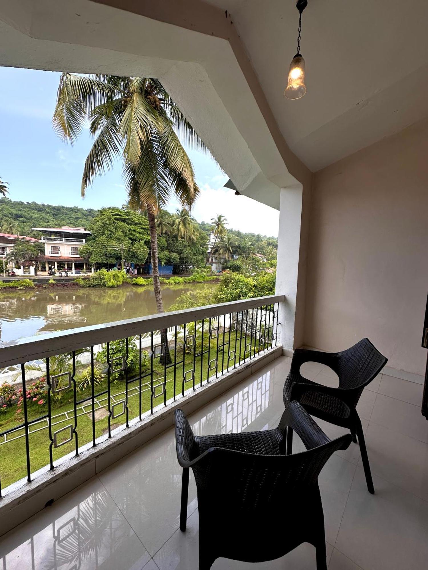 Hotel Riverside Baga Luaran gambar